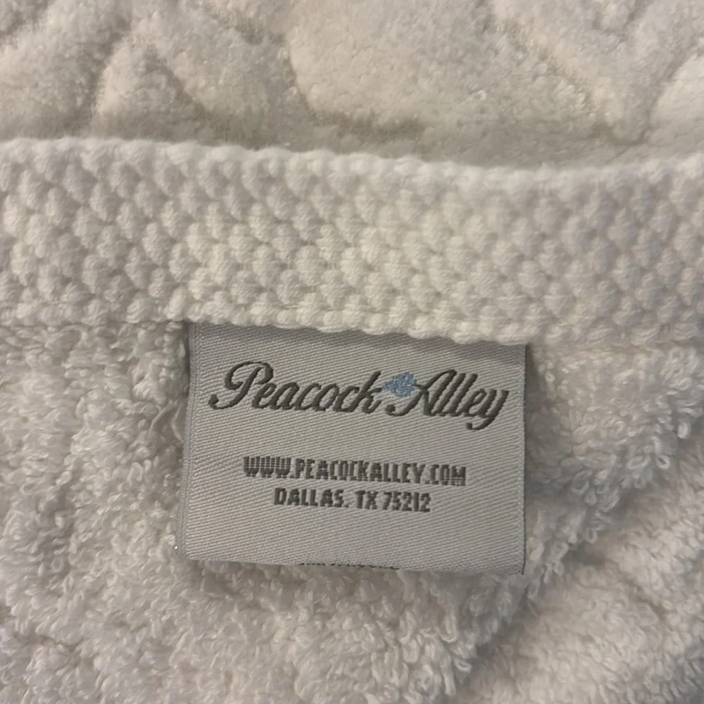 Peacock Alley Elegant White Bath Towel Set of 2 Bath Towels